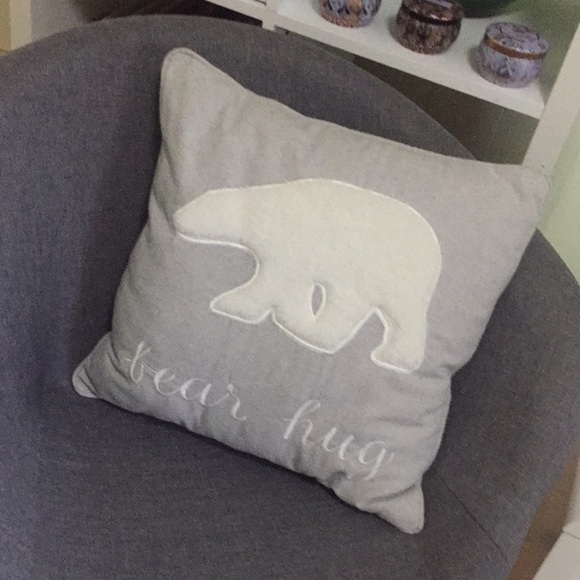 CUSHION + INSERT POLAR BEAR HUG GREY | embroidery - Picture 7 of 10